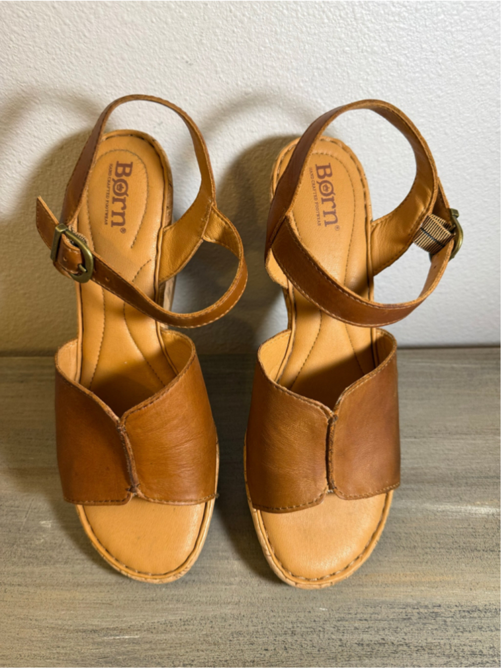 EUC Børn Agnio Tan Wedge sandals tan leather straps cork-covered wedge heel 9